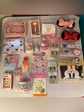 Disney x Crème Pink Minnie Skincare & Sleep Mask Set     EACH  ITEM SOLD SEP!!